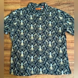 Tori Richard golden pineapple print short sleeve button down shirt